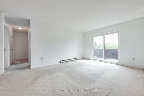Photo 11 at 303 - 1 Quail Crescent, Ardagh, Barrie