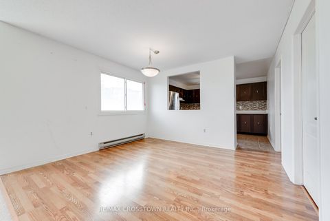 Photo 13 at 303 - 1 Quail Crescent, Ardagh, Barrie
