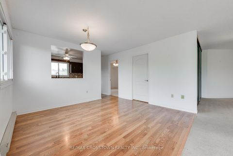 Photo 14 at 303 - 1 Quail Crescent, Ardagh, Barrie