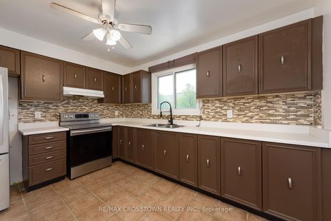 Photo 17 at 303 - 1 Quail Crescent, Ardagh, Barrie