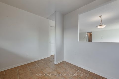 Photo 19 at 303 - 1 Quail Crescent, Ardagh, Barrie
