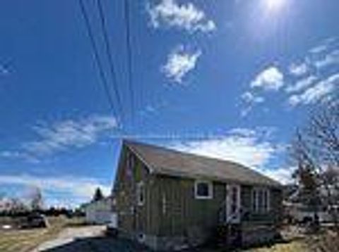 Photo 2 at 1527 Killarney Beach Road, Lefroy, Innisfil