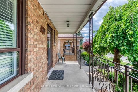 Photo 3 at 49 Montcalm Avenue, Belgravia, Toronto