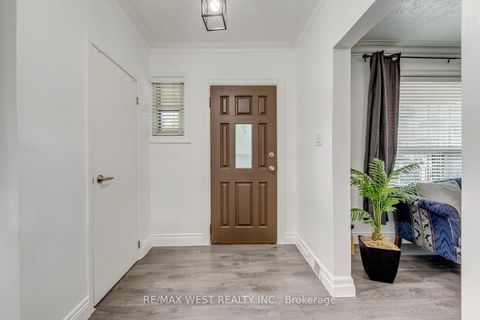 Photo 4 at 49 Montcalm Avenue, Belgravia, Toronto