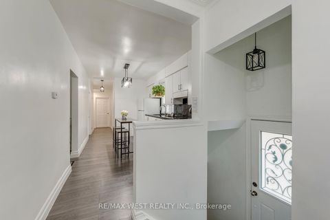 Photo 5 at 49 Montcalm Avenue, Belgravia, Toronto