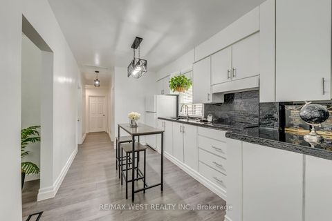 Photo 6 at 49 Montcalm Avenue, Belgravia, Toronto