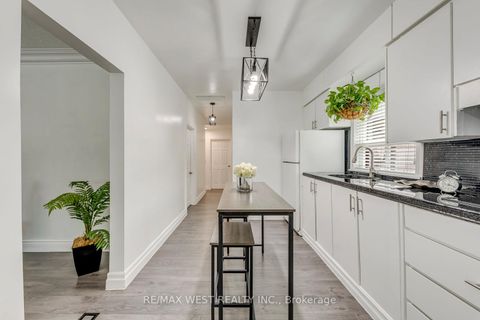 Photo 7 at 49 Montcalm Avenue, Belgravia, Toronto