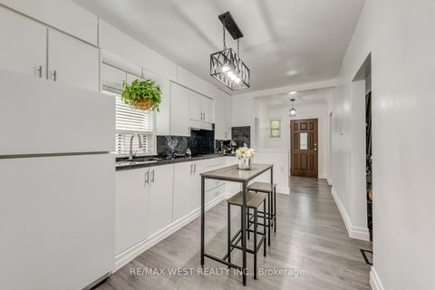 Photo 9 at 49 Montcalm Avenue, Belgravia, Toronto
