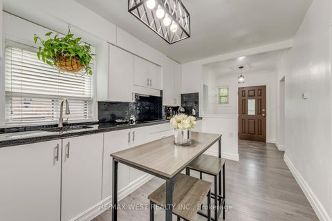 Photo 10 at 49 Montcalm Avenue, Belgravia, Toronto