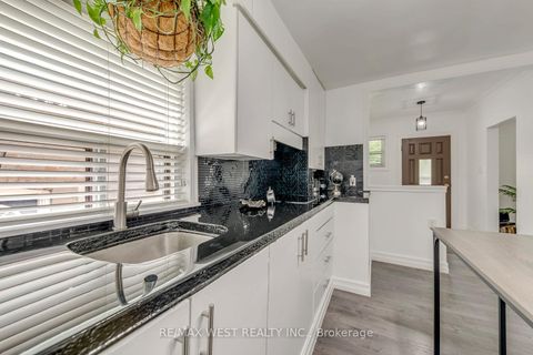 Photo 13 at 49 Montcalm Avenue, Belgravia, Toronto