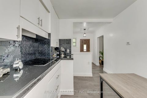 Photo 14 at 49 Montcalm Avenue, Belgravia, Toronto