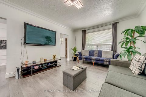 Photo 17 at 49 Montcalm Avenue, Belgravia, Toronto