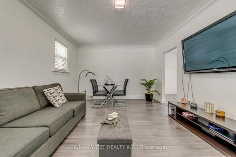 Photo 18 at 49 Montcalm Avenue, Belgravia, Toronto