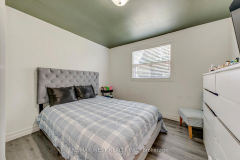 Photo 21 at 49 Montcalm Avenue, Belgravia, Toronto