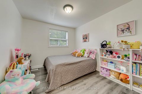 Photo 24 at 49 Montcalm Avenue, Belgravia, Toronto
