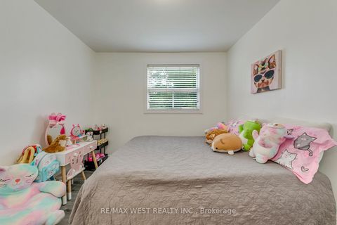 Photo 25 at 49 Montcalm Avenue, Belgravia, Toronto