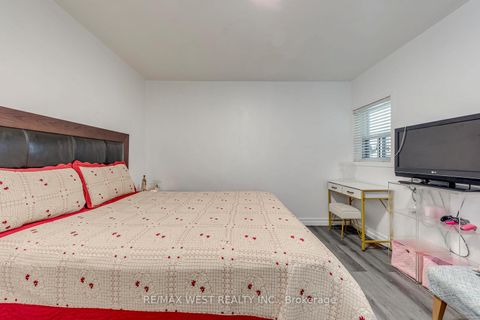 Photo 26 at 49 Montcalm Avenue, Belgravia, Toronto
