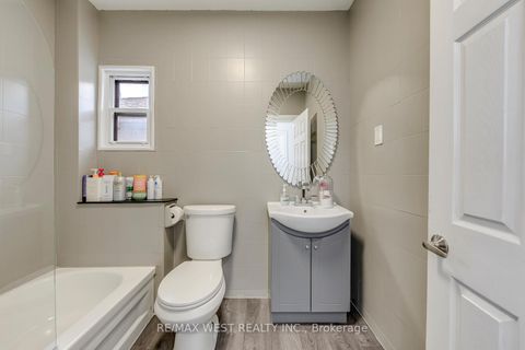 Photo 28 at 49 Montcalm Avenue, Belgravia, Toronto