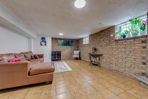 Photo 31 at 49 Montcalm Avenue, Belgravia, Toronto