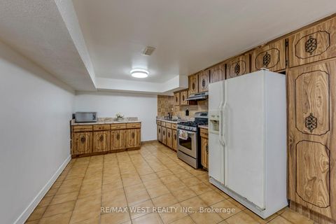 Photo 34 at 49 Montcalm Avenue, Belgravia, Toronto