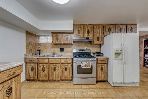 Photo 36 at 49 Montcalm Avenue, Belgravia, Toronto