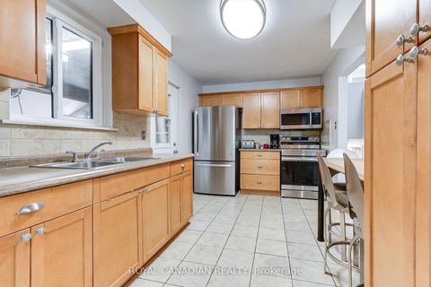 Photo 11 at 46 Austen Lane, Letitia Heights, Barrie