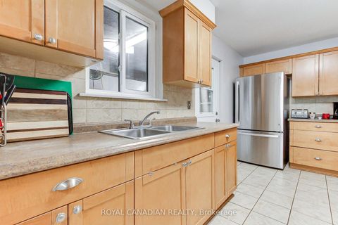Photo 12 at 46 Austen Lane, Letitia Heights, Barrie