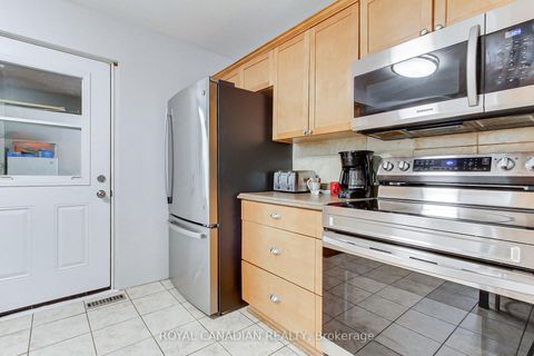 Photo 13 at 46 Austen Lane, Letitia Heights, Barrie