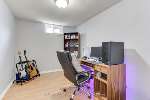 Photo 26 at 46 Austen Lane, Letitia Heights, Barrie