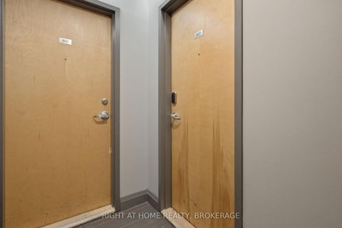 Photo 3 at 802 - 8 Wellesley Street E, Yonge Corridor, Toronto