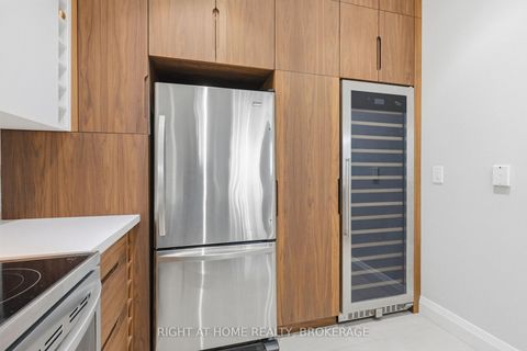 Photo 6 at 802 - 8 Wellesley Street E, Yonge Corridor, Toronto