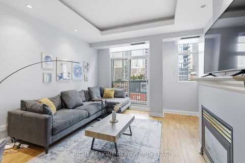 Photo 10 at 802 - 8 Wellesley Street E, Yonge Corridor, Toronto