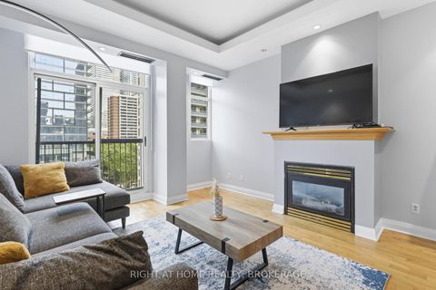 Photo 11 at 802 - 8 Wellesley Street E, Yonge Corridor, Toronto
