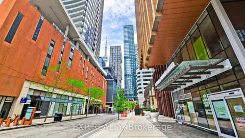 Photo 2 at 601 - 327 king Street W, Waterfront Communities C1, Toronto