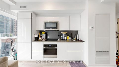 Photo 17 at 601 - 327 king Street W, Waterfront Communities C1, Toronto