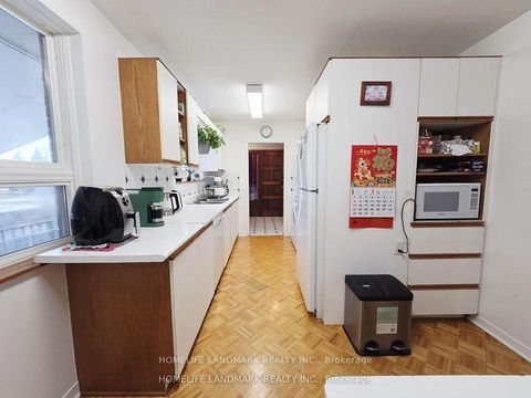 Photo 5 at 7 Burtonwood Crescent, Jamestown, Toronto