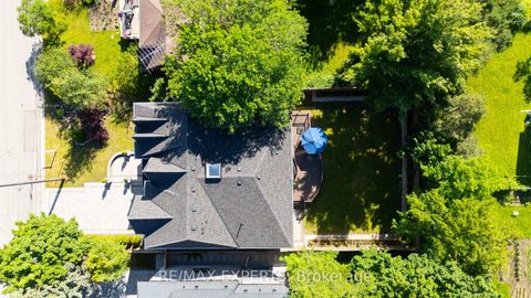 Photo 3 at 9 Calderon Crescent, Newtonbrook West, Toronto