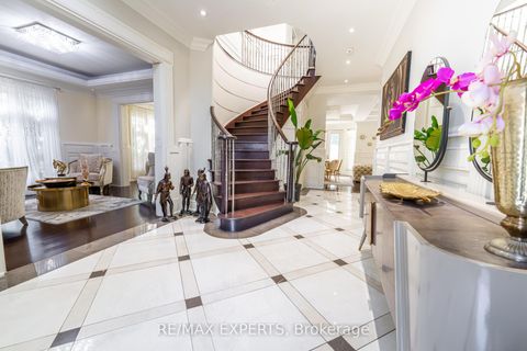 Photo 4 at 9 Calderon Crescent, Newtonbrook West, Toronto