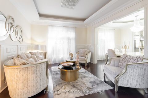 Photo 6 at 9 Calderon Crescent, Newtonbrook West, Toronto