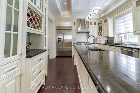 Photo 9 at 9 Calderon Crescent, Newtonbrook West, Toronto