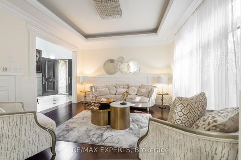 Photo 12 at 9 Calderon Crescent, Newtonbrook West, Toronto