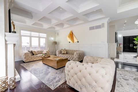 Photo 13 at 9 Calderon Crescent, Newtonbrook West, Toronto