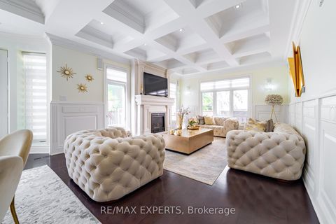 Photo 14 at 9 Calderon Crescent, Newtonbrook West, Toronto