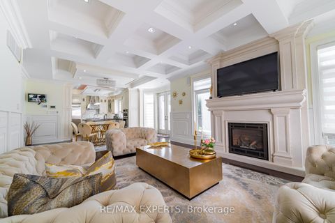 Photo 15 at 9 Calderon Crescent, Newtonbrook West, Toronto