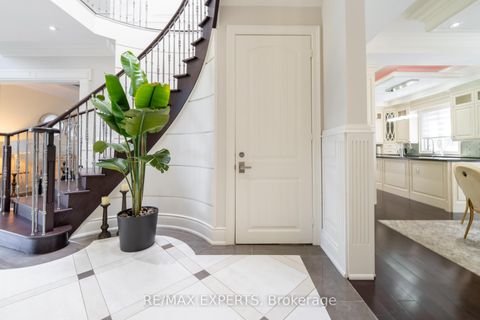 Photo 16 at 9 Calderon Crescent, Newtonbrook West, Toronto