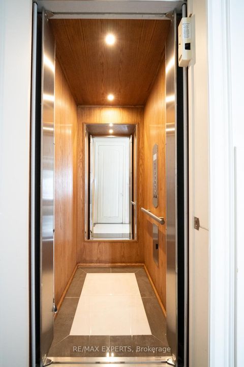Photo 17 at 9 Calderon Crescent, Newtonbrook West, Toronto