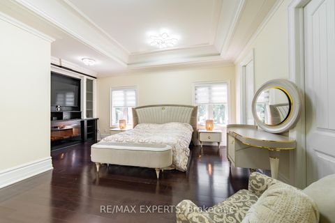 Photo 22 at 9 Calderon Crescent, Newtonbrook West, Toronto