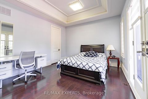 Photo 23 at 9 Calderon Crescent, Newtonbrook West, Toronto