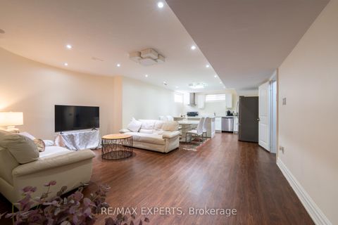 Photo 26 at 9 Calderon Crescent, Newtonbrook West, Toronto