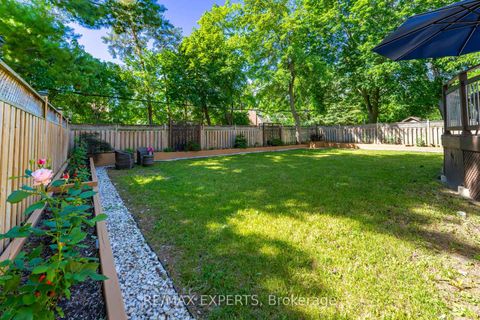 Photo 36 at 9 Calderon Crescent, Newtonbrook West, Toronto